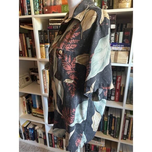 Island Republic 100% Silk Men's Hawaiian Shirt - Picture 2 of 5